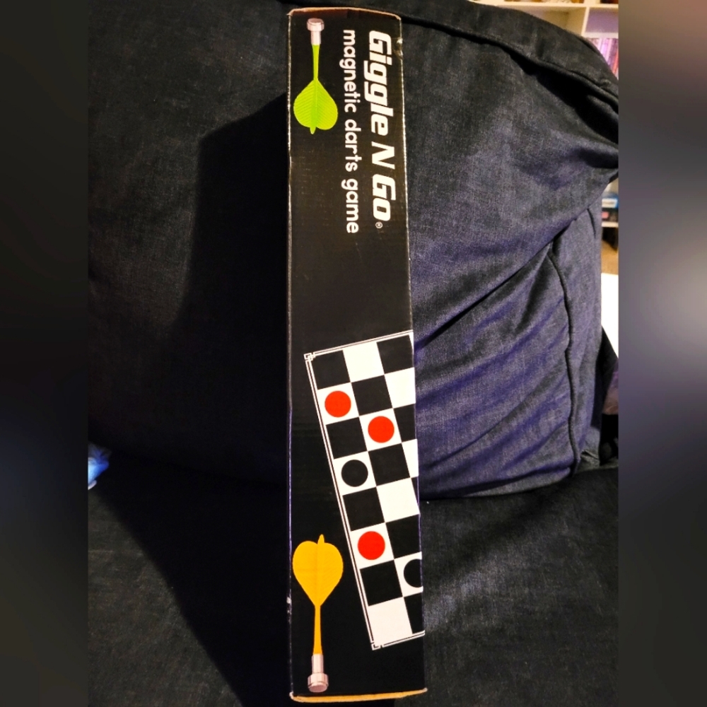 Magnetic dart set...New